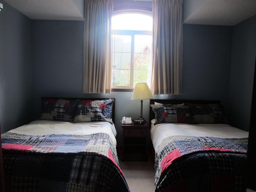 Mystic Springs Chalets & Hot Pools Canmore Extérieur photo