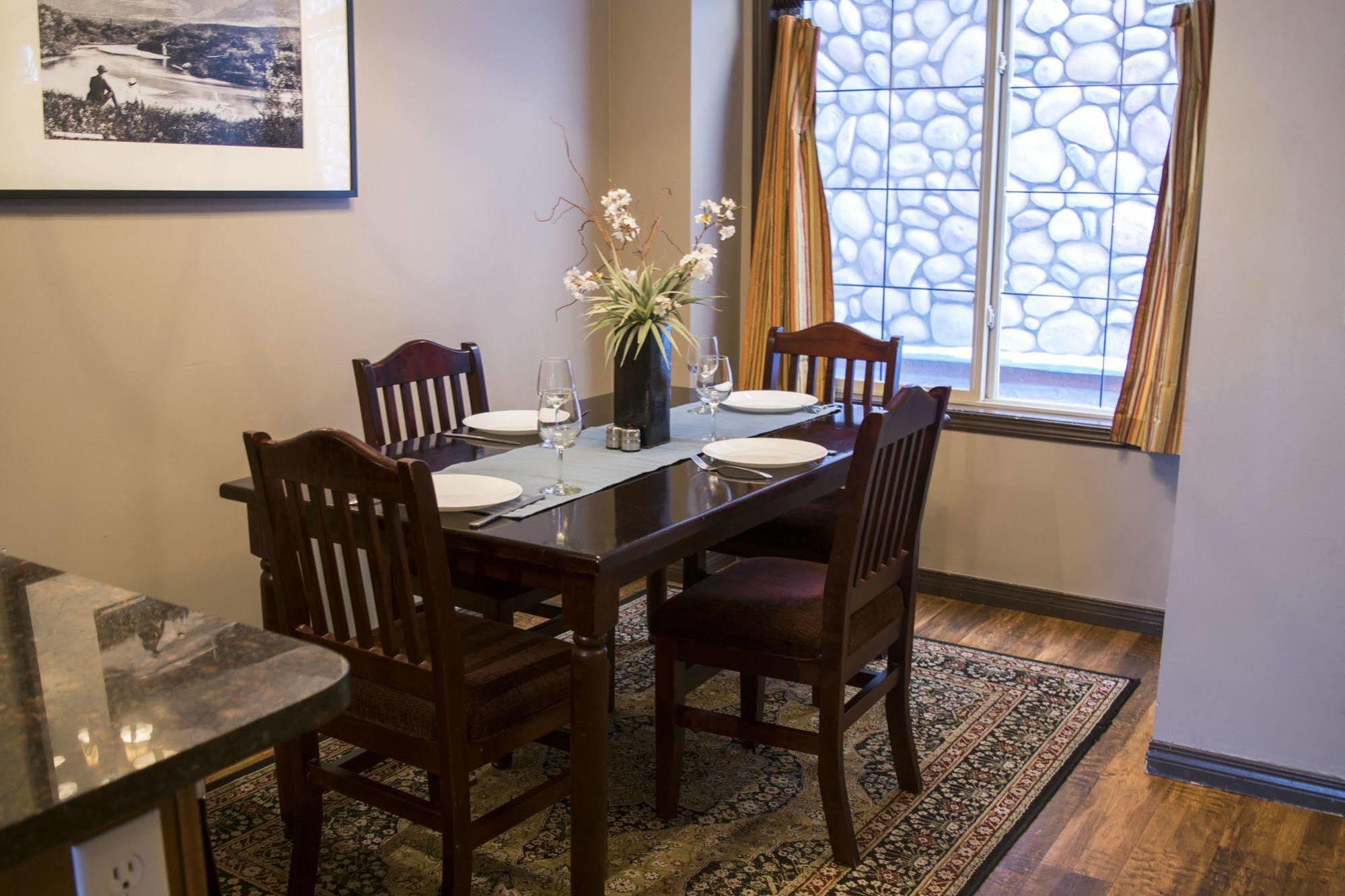 Mystic Springs Chalets & Hot Pools Canmore Extérieur photo