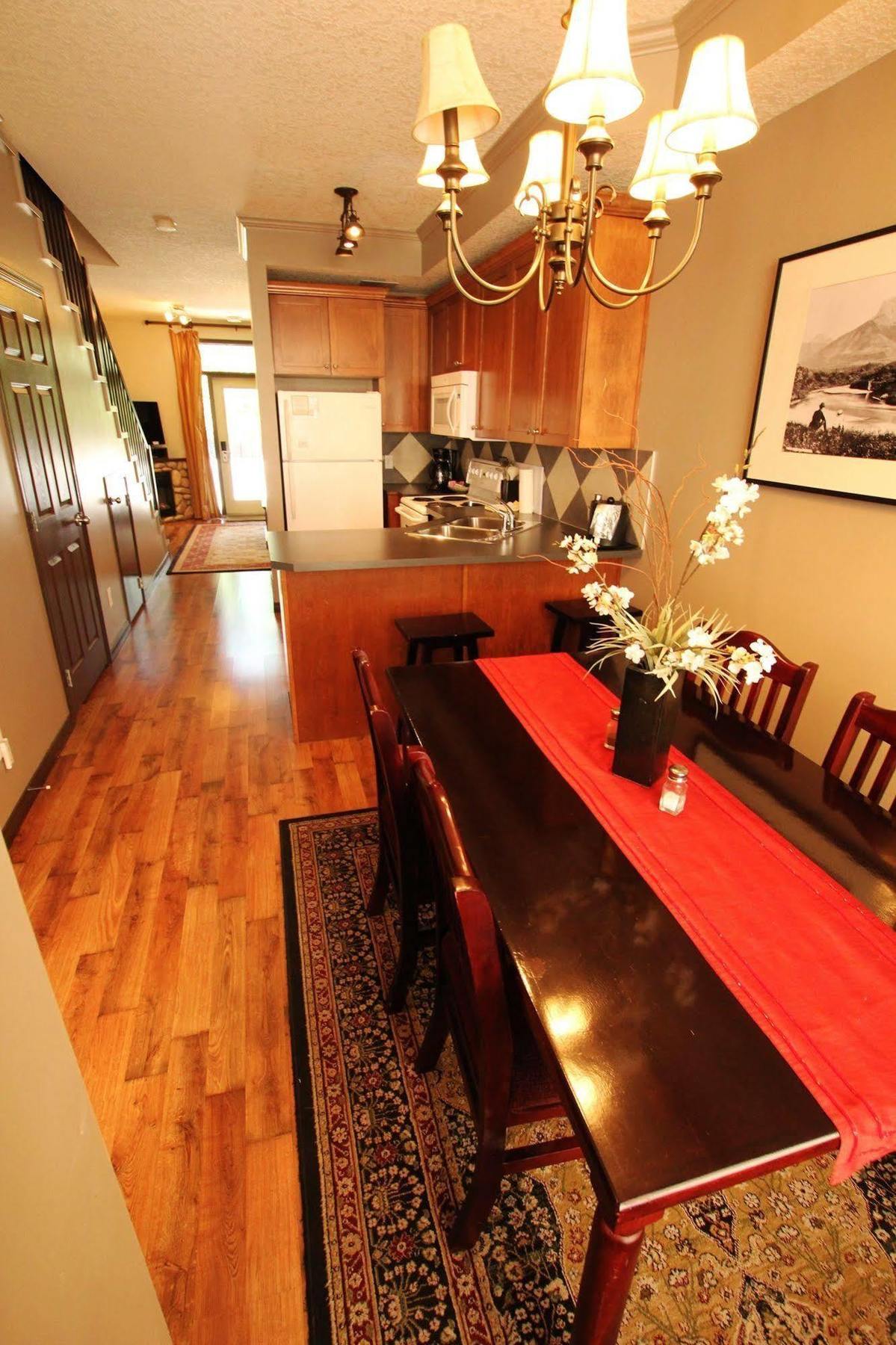 Mystic Springs Chalets & Hot Pools Canmore Extérieur photo