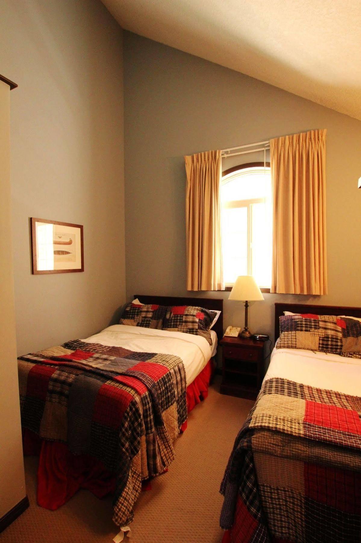 Mystic Springs Chalets & Hot Pools Canmore Extérieur photo
