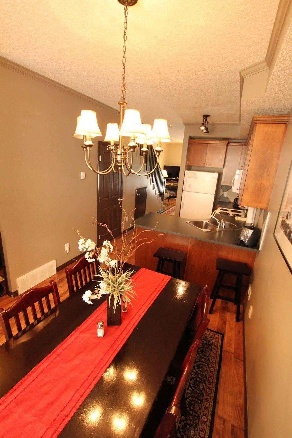 Mystic Springs Chalets & Hot Pools Canmore Extérieur photo