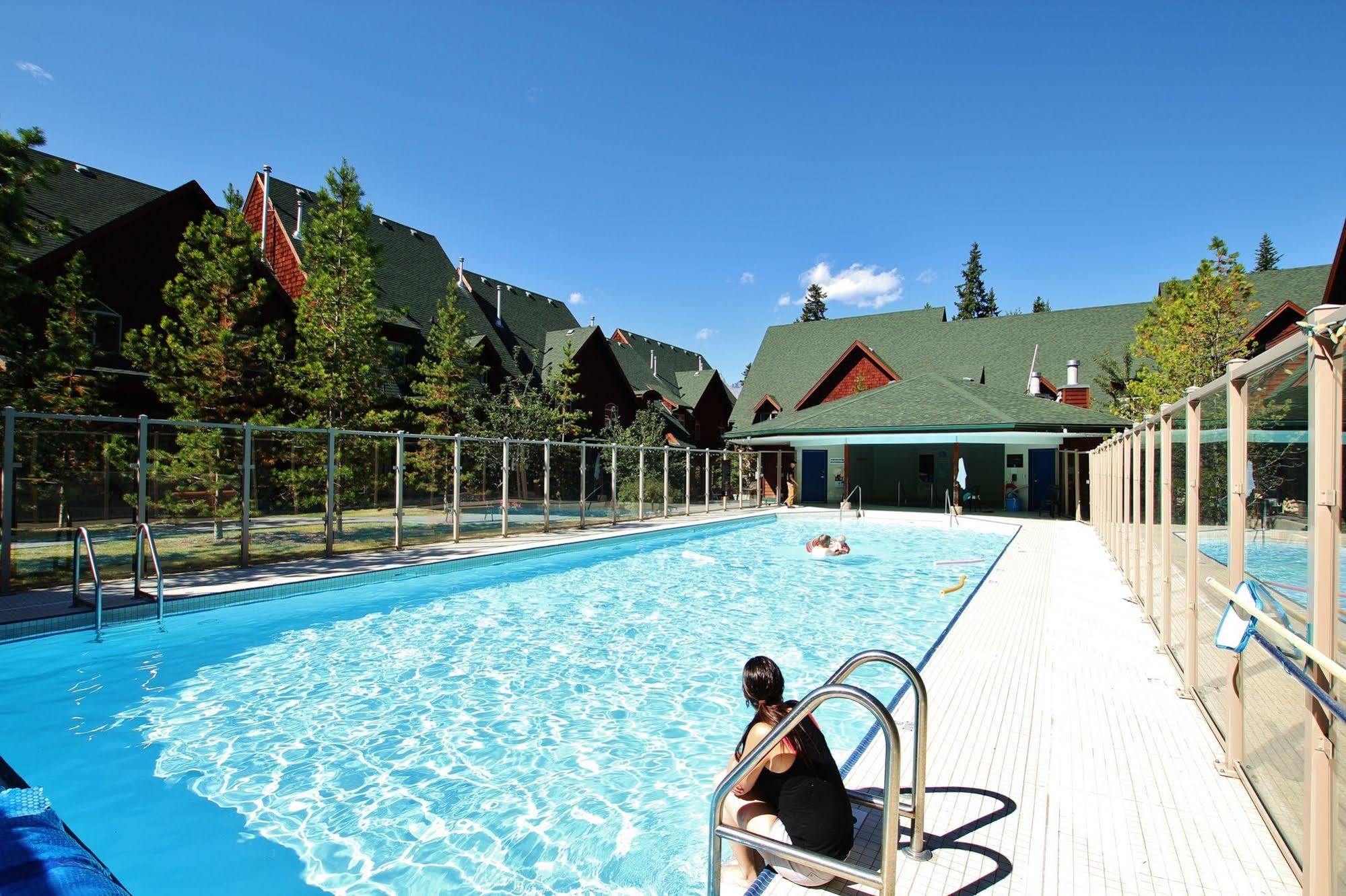 Mystic Springs Chalets & Hot Pools Canmore Extérieur photo