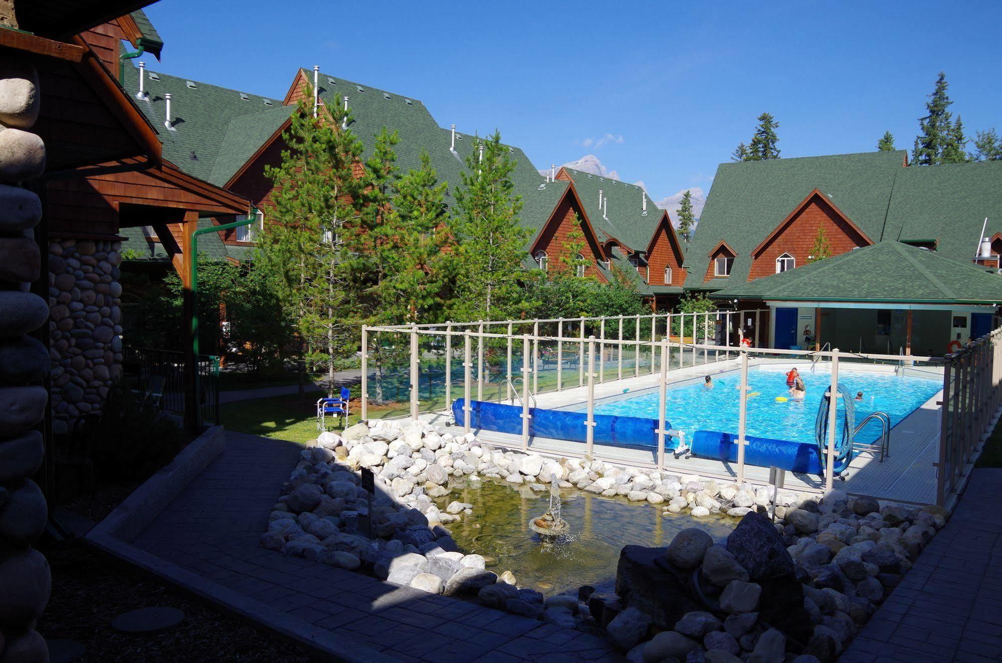 Mystic Springs Chalets & Hot Pools Canmore Extérieur photo