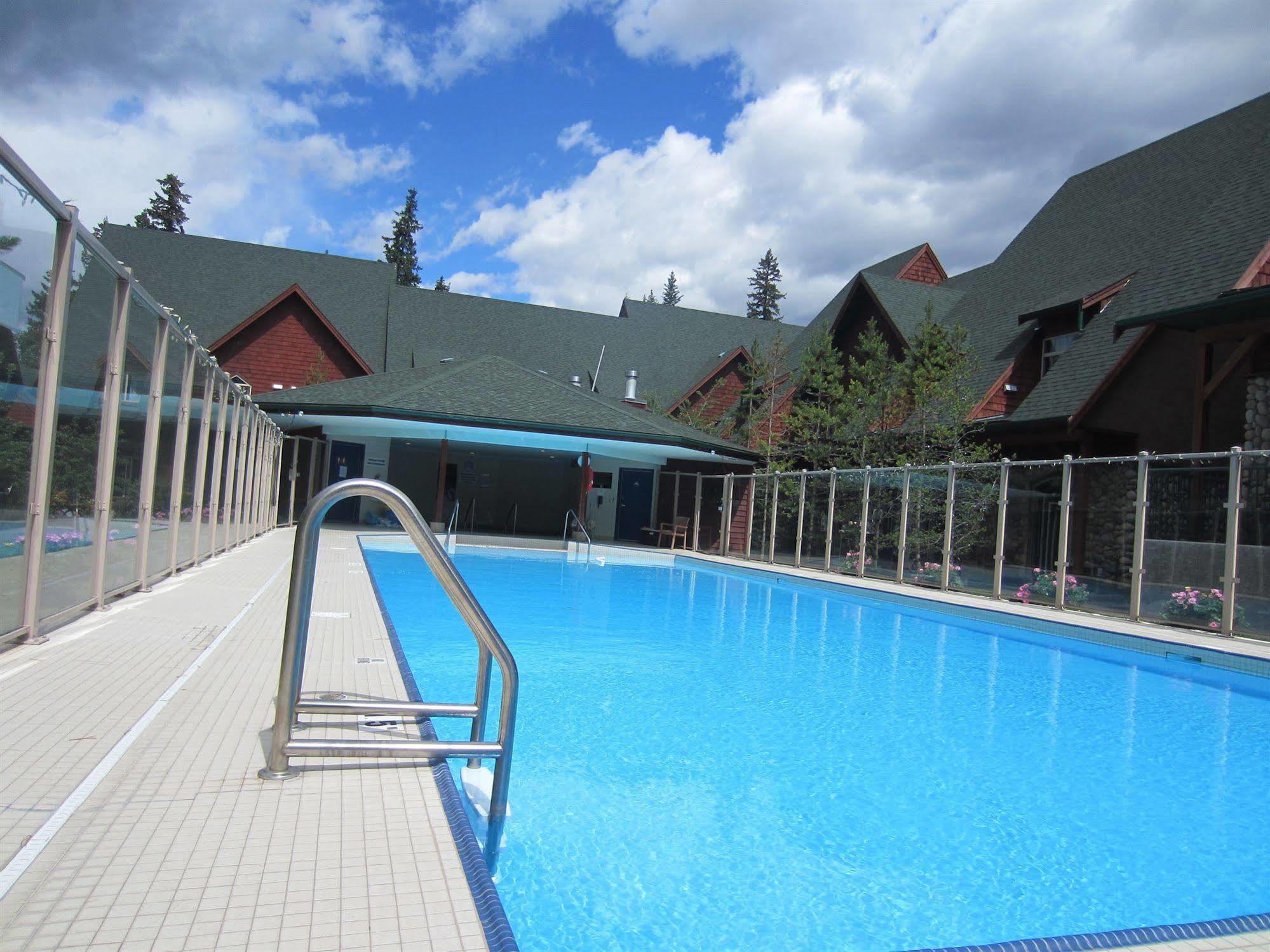 Mystic Springs Chalets & Hot Pools Canmore Extérieur photo