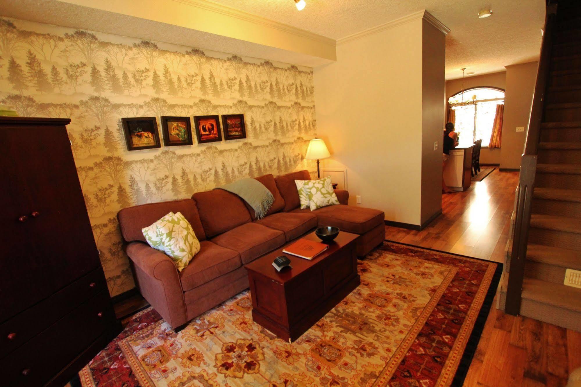 Mystic Springs Chalets & Hot Pools Canmore Extérieur photo